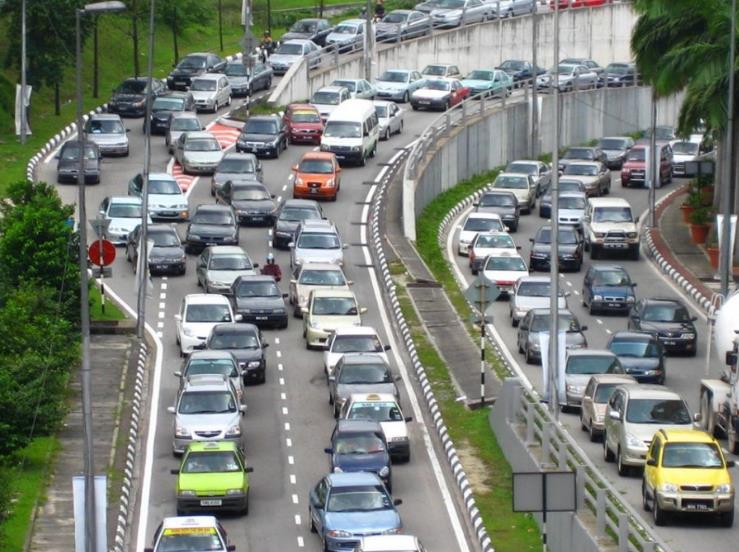 城市道路安全跟車技巧